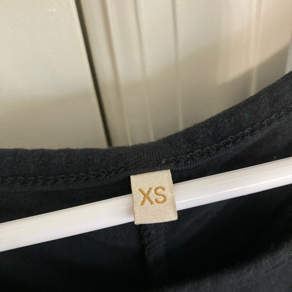 Elegant Black Sleeveless Dress - Picture 4 of 4